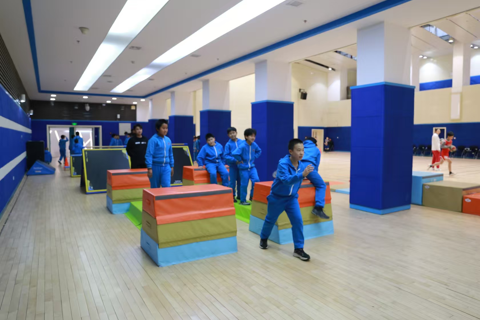 leyu乐鱼体育体育跑酷器材进京“炫秀”