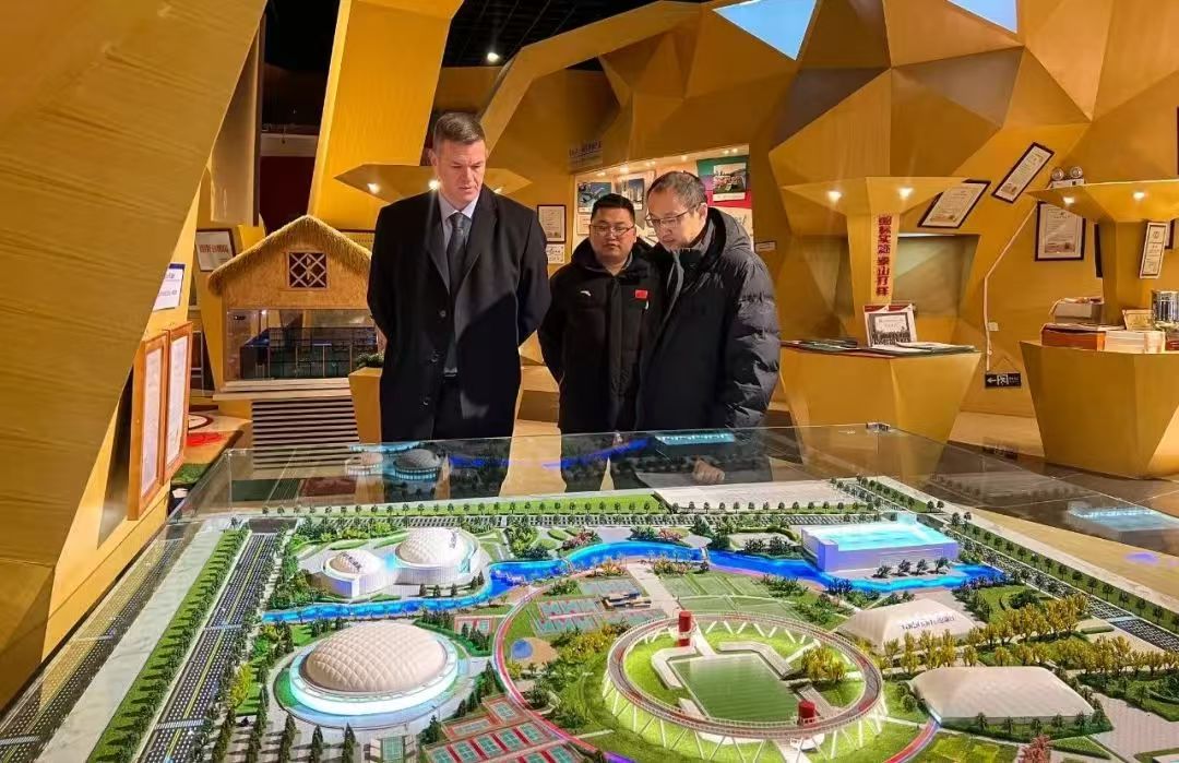 国际柔道联合会副主席卡洛斯·艾力克莅临leyu乐鱼体育体育参观交流